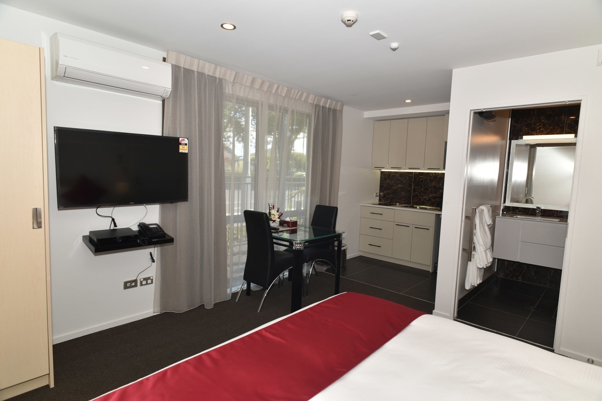 Bealey Plaza Motel Christchurch Exteriör bild A typical studio apartment