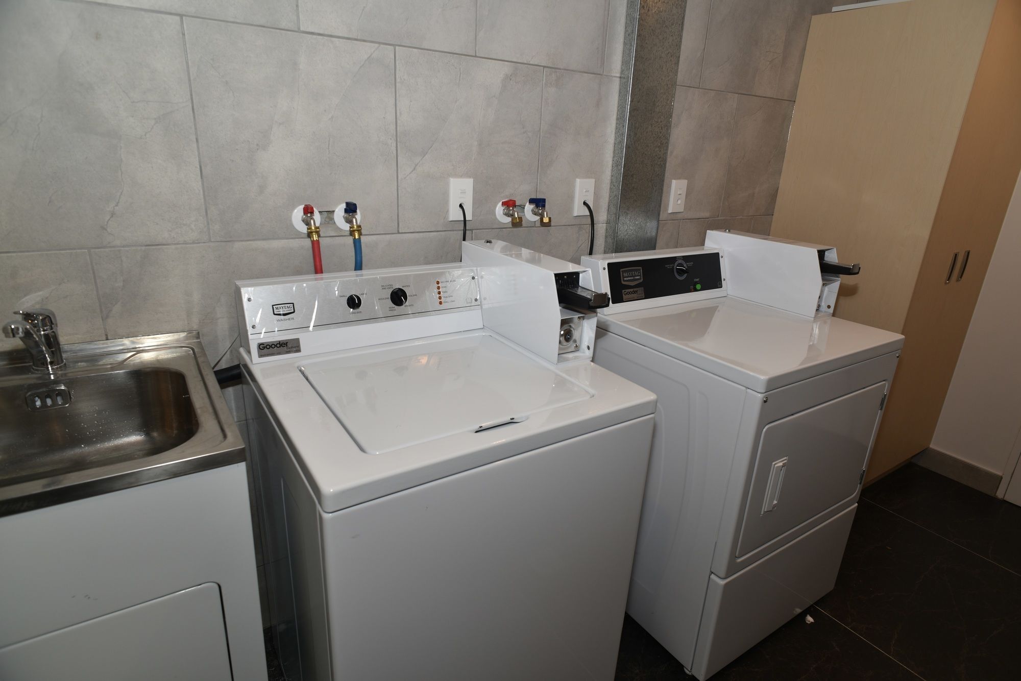 Bealey Plaza Motel Christchurch Exteriör bild A washing machine and a dryer